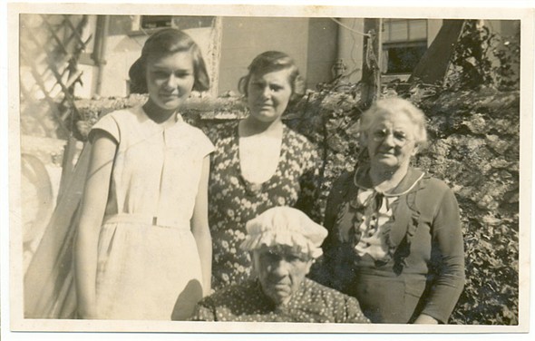 Photo:Four generations of Great Granny Speed [Front], Aunt Annie Ayling (my Godmother and Dad's Aunt), her daughter Dolly Maynard and her daughter "Dodo", at Grove Street, Brighton.