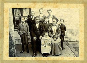 Photo:My gran, in the middle at the front