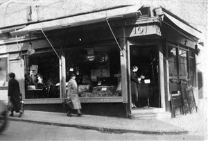 Photo:Grant shop 101 Gloucester Road c1938
