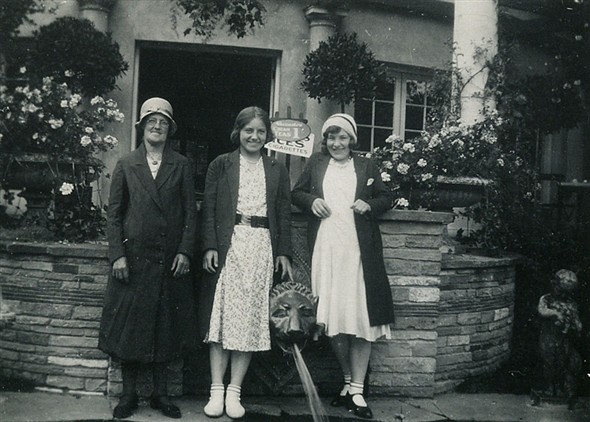 Photo:Gran Lillywhite with daughters Francis Lilian (Fay) and Edith May (Edie) 1930's?  Rotunda - Preston Park, Brighton?