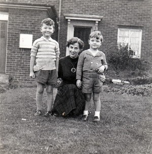 Photo:Louise with Jeffrey and David at 9 Manor Road c1954
