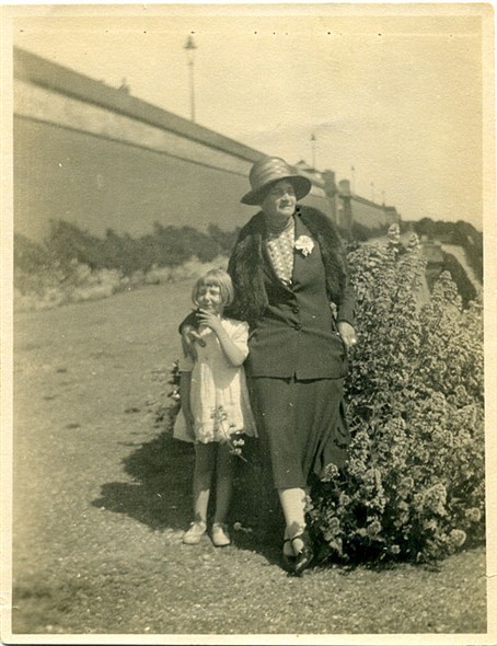 Photo:Mrs Wizboom and Pam Suhr, aged 4, the slopes, Kemp Town enclosures.